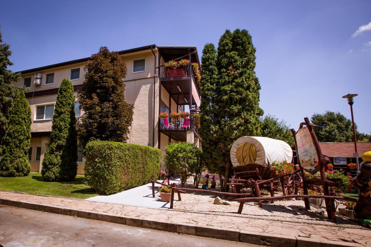 Penzion Adriana Патинце Экстерьер фото